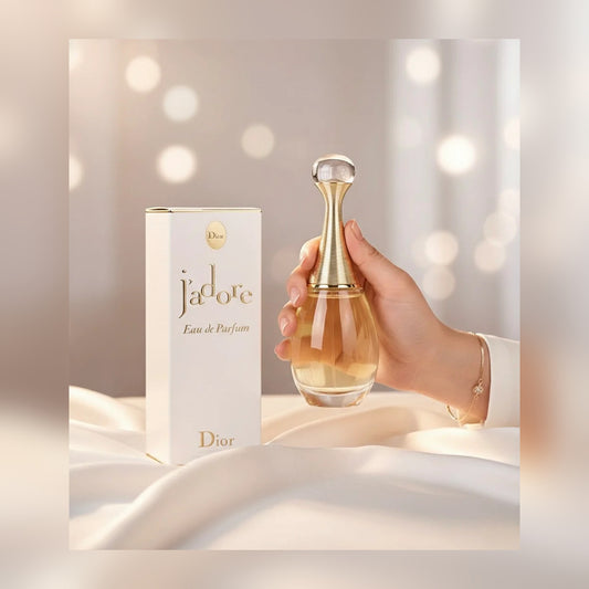 Dior J'adore Eau de Parfum – 100ml - lifestyle product view 1