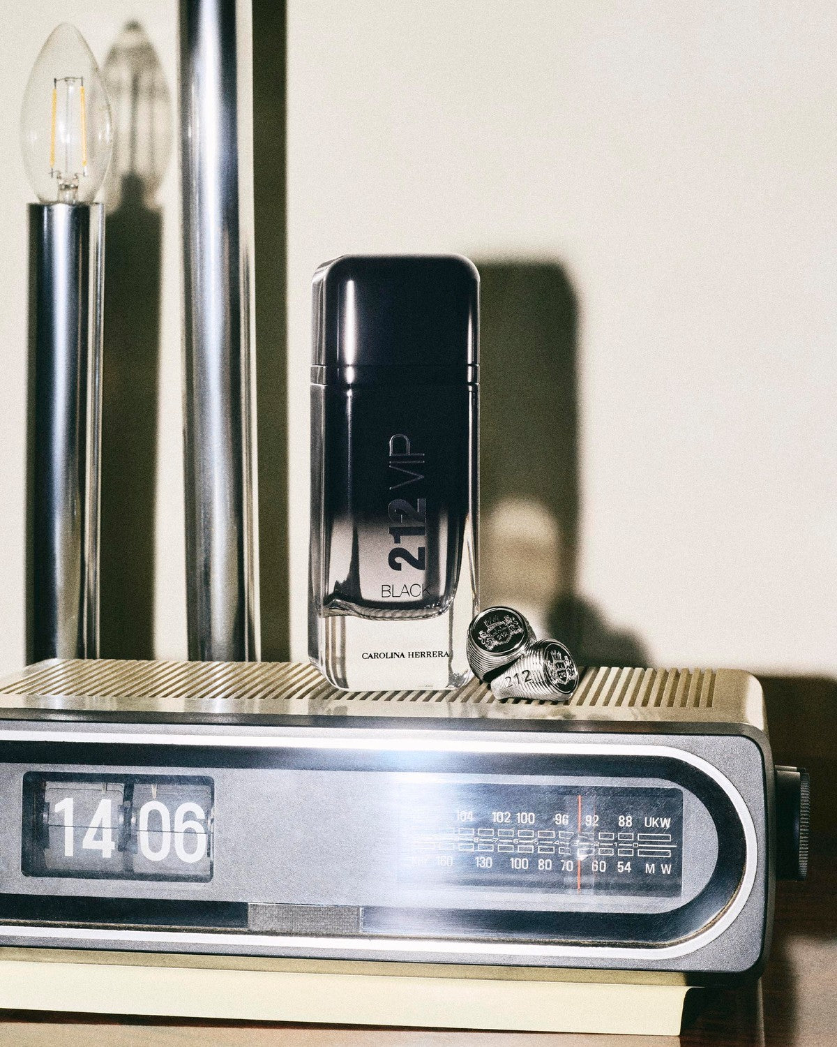 Carolina Herrera 212 VIP Black EDP 100ml – image 2