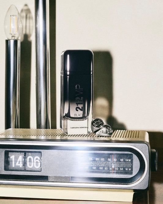 Carolina Herrera 212 VIP Black EDP 100ml – image 2