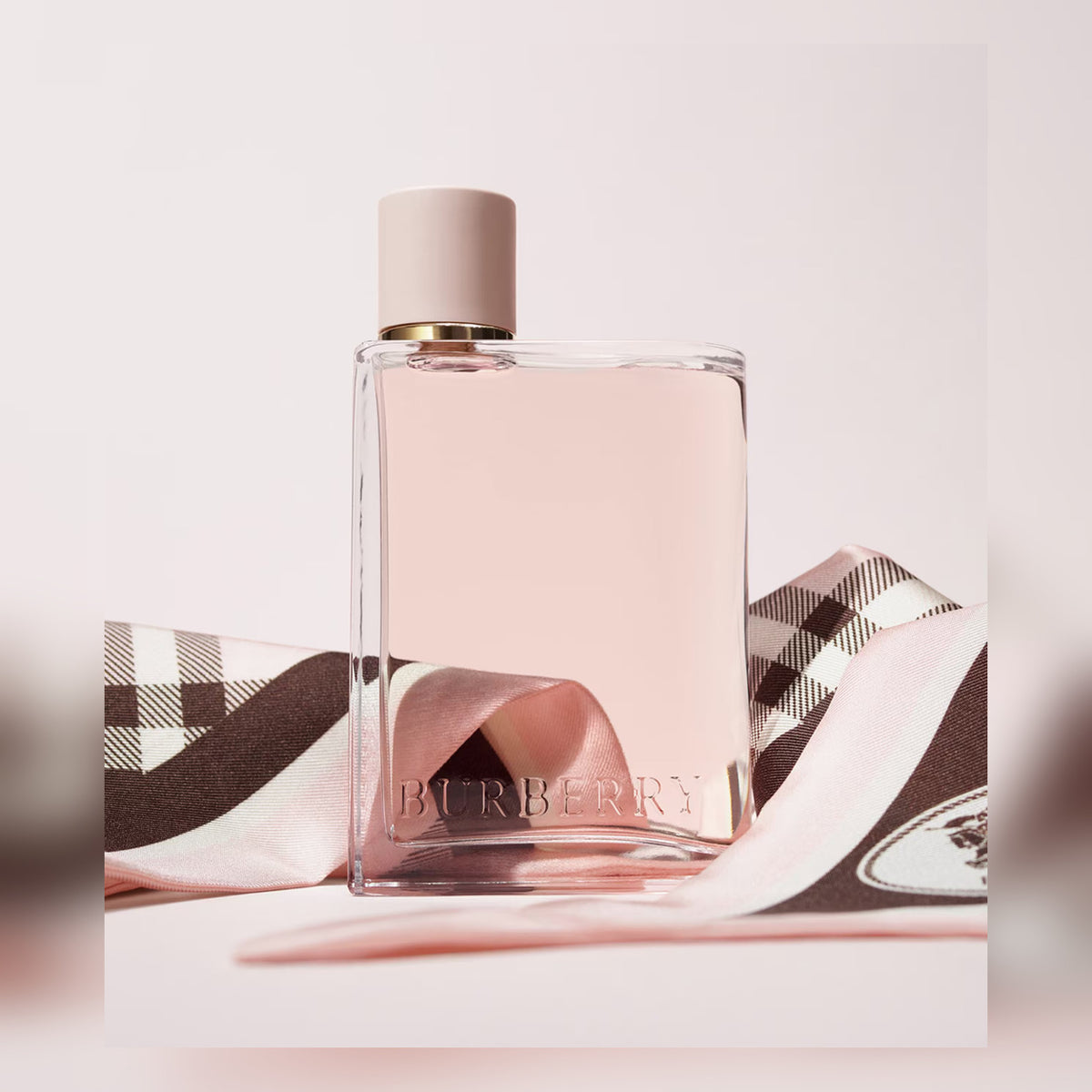 Burberry Her Eau de Parfum – 100ml - lifestyle product view 1