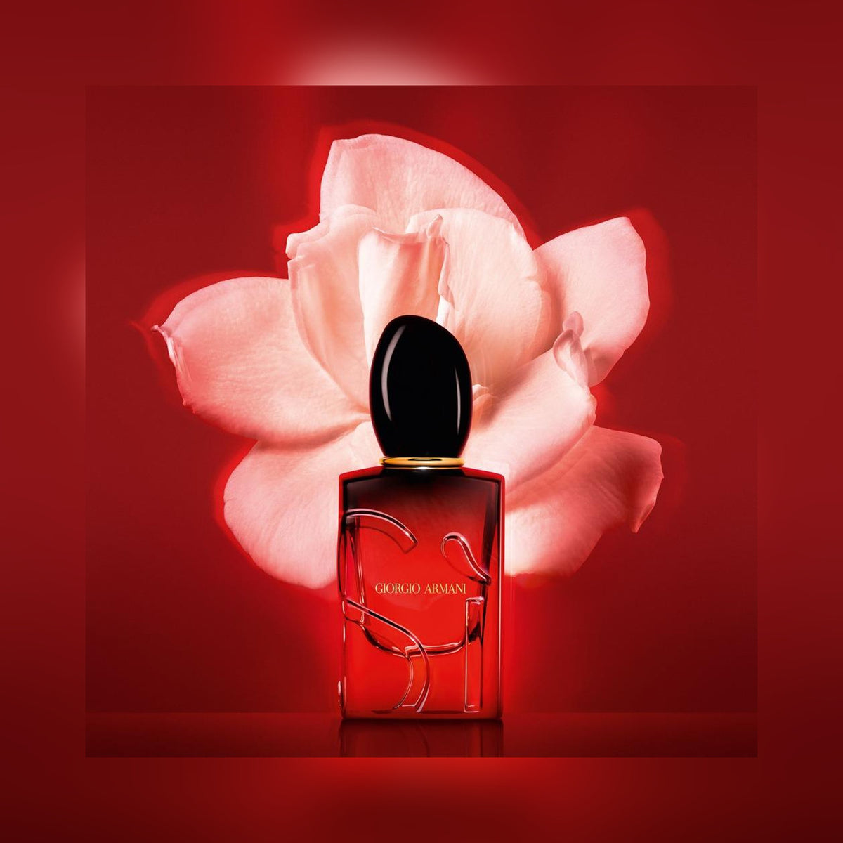 Giorgio Armani Sì Passione Intense Eau de Parfum – 100ml - lifestyle product view 2