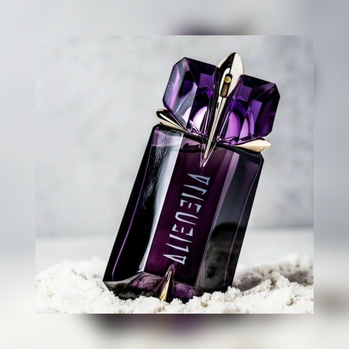 Mugler Alien Eau de Parfum – 90ml - lifestyle product view 3