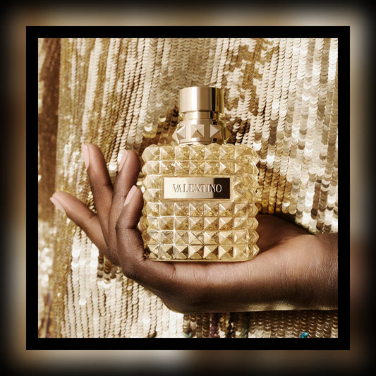 Valentino Donna Born in Roma The Gold Eau de Parfum – 100ml - lifestyle product view 1