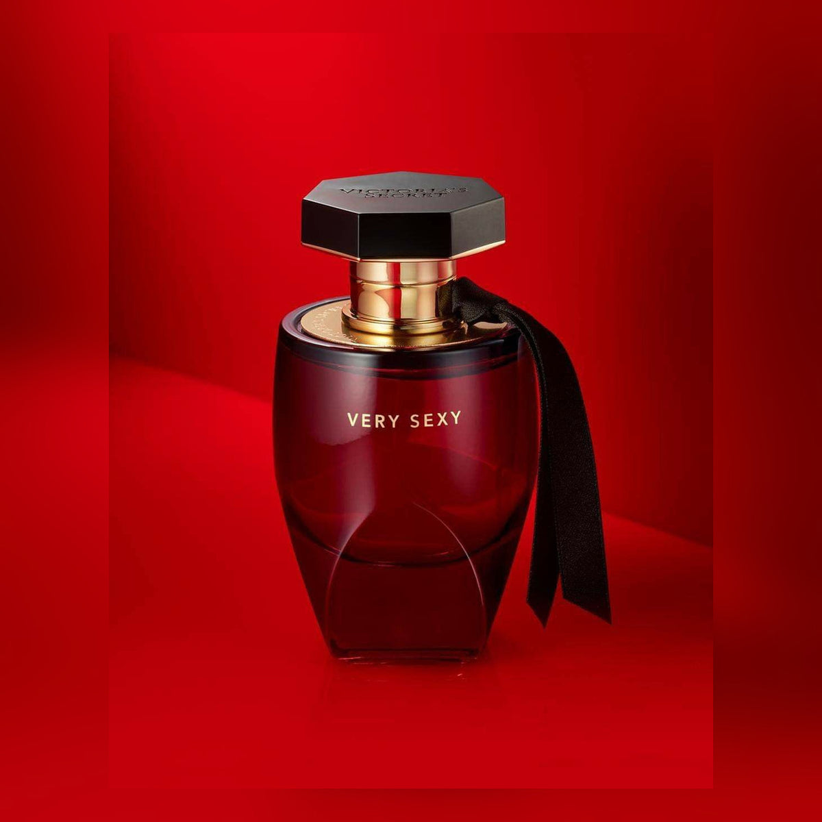 Victoria's Secret Very Sexy Eau de Parfum – 100ml - lifestyle product view 3