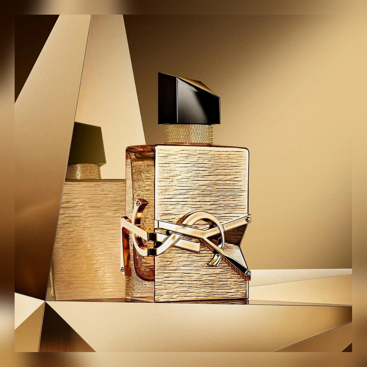 Yves Saint Laurent Libre Vanille Couture Eau de Parfum – 90ml - lifestyle product view 2